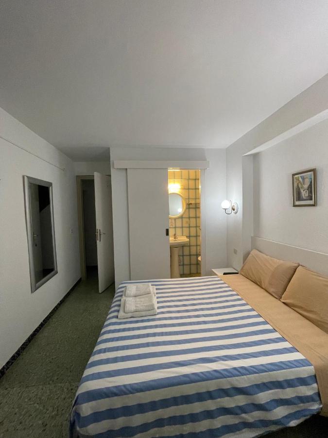 P&R Hostals Maria Rosa Тоса де Мар Екстериор снимка
