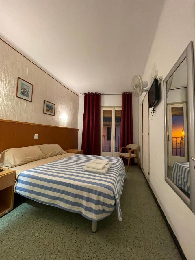 P&R Hostals Maria Rosa Тоса де Мар Екстериор снимка