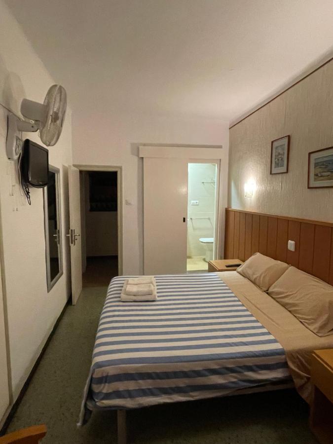 P&R Hostals Maria Rosa Тоса де Мар Екстериор снимка